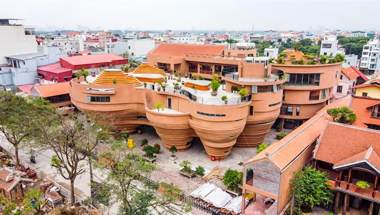 Bạn có thể di chuyển đến Bảo tàng gốm Bát Tràng bằng nhiều loại phương tiện